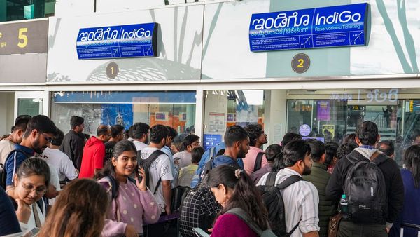 একদিনে ৫৫০টির বেশি বিমান বাতিল, ক্ষমা চেয়ে কবে পরিস্থিতি স্বাভাবিক হওয়ার আশ্বাস দিল ইন্ডিগো?