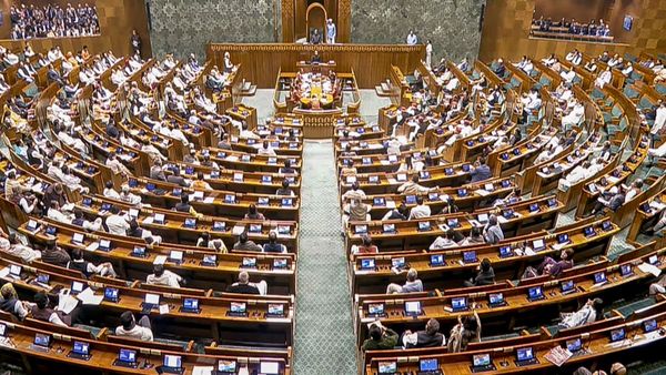 বিরোধী চাপে নতিস্বীকার! আজ সংসদে SIR ইস্যু নিয়ে আলোচনায় সরকার-বিরোধীরা, বিতর্কে অংশ নেবেন কারা?