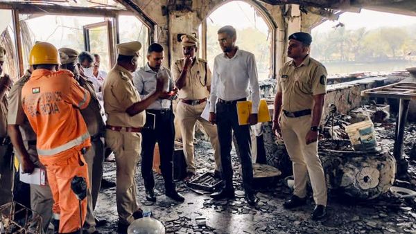 গোয়া নাইটক্লাবের আগুন লাগার পরই ইন্ডিগোর বিমানে ফুকেট পালিয়েছেন লুথরা ভাইয়েরা