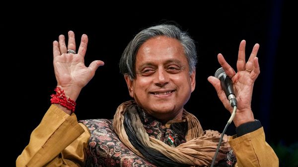 কংগ্রেসের বৈঠকে অনুপস্থিতির হ্যাটট্রিক শশী থারুরের, এদিন এড়ালেন রাহুলকেও