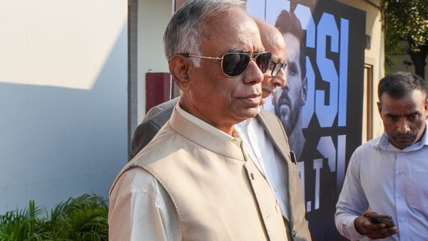 যুবভারতীর ঘটনায় তদন্ত কমিটির প্রাথমিক রিপোর্ট পেশ! ‘সিট’ গড়ার সুপারিশ, নিষিদ্ধ সামগ্রী ঢোকা নিয়ে তদন্তের দাবি