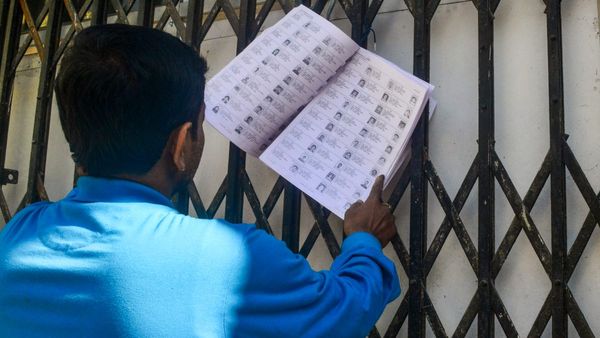 জারি হলো SIR-এর সংশোধিত তারিখ! প্রকাশ্যে নতুন সময় সূচি, চূড়ান্ত তালিকা কবে? কী জানালেন উত্তরপ্রদেশের CEO?