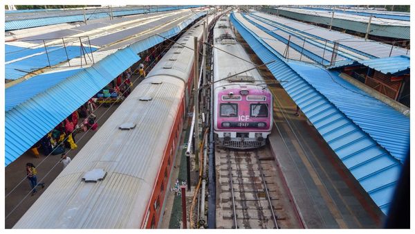 আকাশপথের সংকটের রেশ রেলে, কাজের সময় কমানোর দাবিতে সরব লোকো পাইলটরা