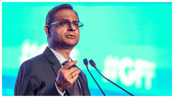 রেপো রেট কমানোর সিদ্ধান্তে কী বদলাবে অর্থনীতির গতি? ঋণগ্রহীতাদের স্বস্তি বাড়ার ইঙ্গিত কি দিচ্ছে আরবিআই?