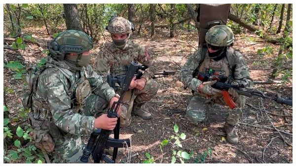 ইউক্রেন যুদ্ধের অবসান না হওয়ায় রুশ সেনাবাহিনীতে আটকে ৫০ জন ভারতীয়, প্রাণ হারিয়েছেন ২৬ জন