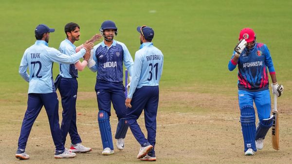 দক্ষিণ আফ্রিকার বিরুদ্ধে টি২০ সিরিজ থেকে ছিটকে গেলেন অক্ষর, ডাক পেলেন শাহবাজ