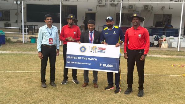 নায়ক শামি, অভিষেক ও অভিমন্যুর অর্ধশতরান, সৈয়দ মুস্তাক আলি ট্রফিতে সার্ভিসেসকে হারাল বাংলা