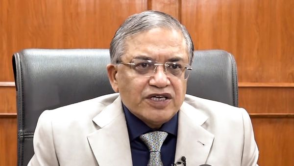 এসআইআর প্রক্রিয়ায় স্বচ্ছতা আনতে বড় পদক্ষেপ, পশ্চিমবঙ্গ-সহ ৮ রাজ্যে এসআরও নিয়োগ