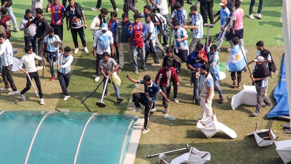 যুবভারতীর ঘটনায় মমতার তদন্ত কমিটিতে আস্থা নেই শুভেন্দুর, রাজ্যপালের কাছে জানালেন বিশেষ আর্জি
