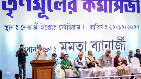 আধারকে বৈধ নথি হিসেবে বিবেচনার দাবি জানাল তৃণমূল, নির্বাচন কমিশনের বিরুদ্ধে তীব্র ক্ষোভ