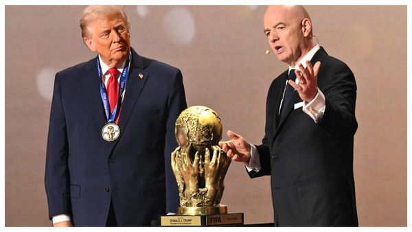 নোবেল নয়, শান্তির স্বীকৃতি এল অন্য পথে, ফিফার হাত ধরে অবশেষে শান্তি পুরস্কার পেলেন ডোনাল্ড ট্রাম্প