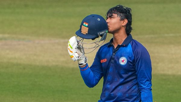 বিজয় হাজারে ট্রফিতে বিধ্বংসী শতরান বৈভবের, প্রথম ক্রিকেটার হিসেবে একাধিক নজিরে ভাঙল এবিডির কীর্তি