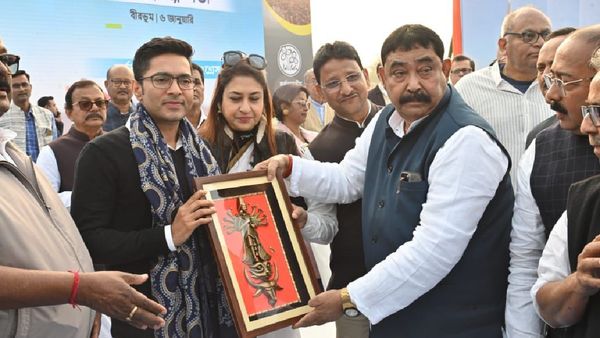 হেলিকপ্টার নিয়ে প্রতিবন্ধকতা বিজেপির ষড়যন্ত্র! বীরভূমে ১১-০ করার ডাক দিলেন অভিষেক