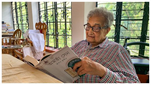 নোবেলজয়ী অমর্ত্য সেনের বাড়িতে এসআইআর নোটিস, ‘হয়রানি' বিতর্কে সরগরম রাজ্য রাজনীতি