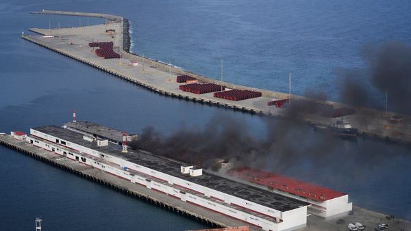 ভেনেজুয়েলায় মজুত বিপুল তেল ও সোনার ভাণ্ডারে নজর পড়েছে আমেরিকার, তাই এত লাফালাফি ট্রাম্পের?