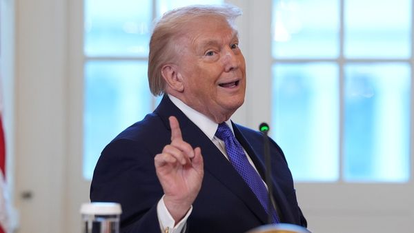 ইরানের সঙ্গে বাণিজ্য করলে মূল্য চোকাতে হবে এই সমস্ত দেশগুলিকে! ২৫% শুল্ক আরোপের ঘোষণা করলেন ট্রাম্প