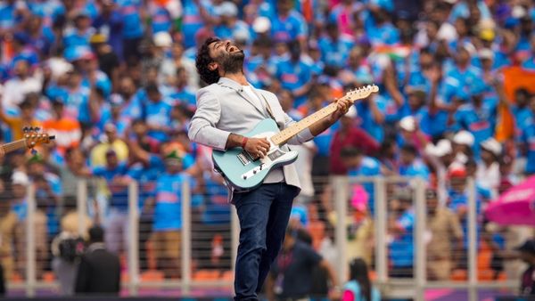 প্লেব্যাক আর নয়! সোশ্যাল মিডিয়ায় অবসরের ঘোষণা করে চমকে দিলেন অরিজিৎ সিং