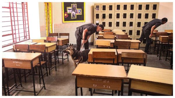 প্রজাতন্ত্র দিবসের আগে আতঙ্ক, আহমেদাবাদ ও নয়ডার একাধিক বিদ্যালয়ে বোমার হুমকি, তদন্তে পুলিশ