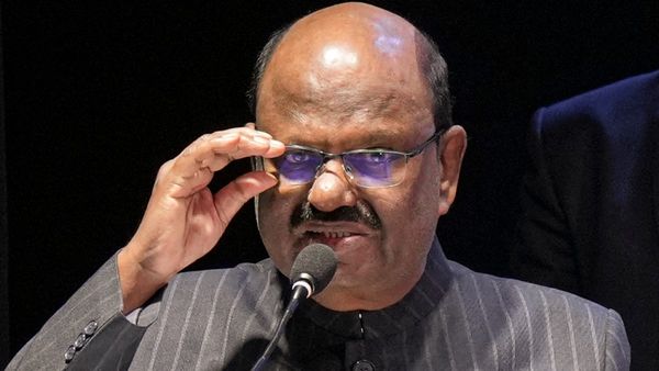 বড় সিদ্ধান্ত বোসের, ইওরস সিন্সিয়ারলির বদলে এবার থেকে লিখবেন বন্দে মাতরম