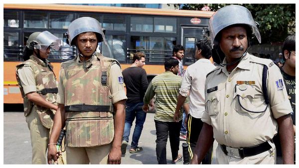 তুর্কমান গেটের সহিংসতা, ৩০ পাথরবাজ শনাক্ত, তদন্তে নতুন ৪০০ ভিডিও