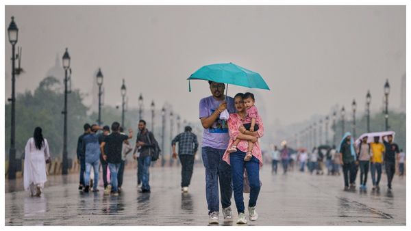 দিল্লি এনসিআর এ বৃষ্টি ঝরল, আবহাওয়া দপ্তরের জারি রেড ও অরেঞ্জ সতর্কতা