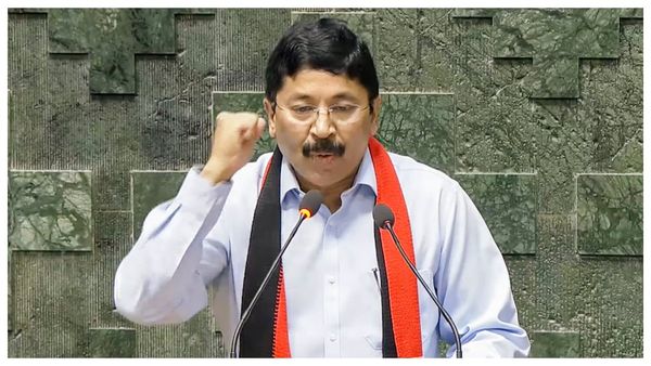 দক্ষিণে মেয়েরা শিক্ষিত, উত্তরে দাসের মতো রাখা হয়, বিতর্কে ডিএমকে নেতার মন্তব্য