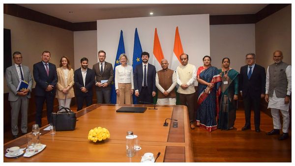 আমরা ঐক্যবদ্ধ, গ্রিনল্যান্ড নিয়ে ট্রাম্পের শুল্ক হুমকির পর ইউরোপীয় রাষ্ট্রগুলোর প্রতিক্রিয়া