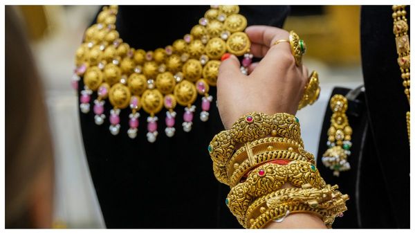 রুপোর দাম ৪ লক্ষের গণ্ডি পেরোল, সোনা পৌঁছাল রেকর্ড ১.৭৫ লক্ষ টাকা প্রতি ১০ গ্রামে