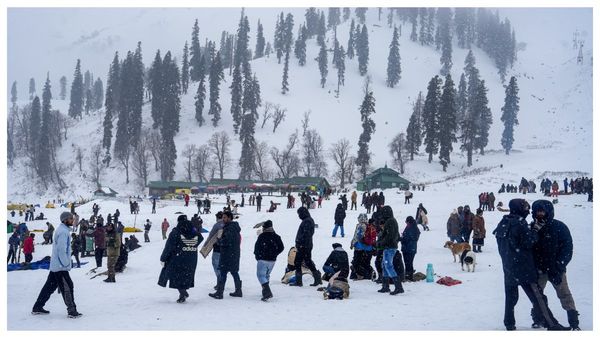 নতুন বছরের শুরুতেই আবহাওয়ার দ্বৈত রূপ, উত্তরে তুষার শীতের দাপট, মুম্বইয়ে বৃষ্টিভেজা ২০২৬
