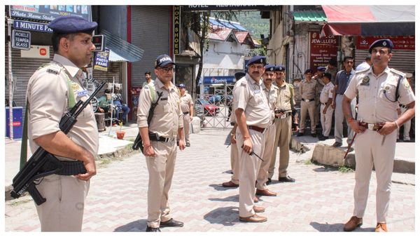 স্যার অদ্ভুত আচরণ করতেন, মৃত্যুর আগে তোলা শিউরে ওঠা ভিডিওতে যৌন নির্যাতনের বিভীষিকা তুলে ধরলেন হিমাচলের ছাত্রী