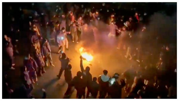 ইরানের ২৬ বছর বয়সী বিক্ষোভকারীর মৃত্যুদণ্ড!পরিবারের কাছে শেষ দেখা করার জন্য দেওয়া হয়েছিল মাত্র ১০ মিনিট