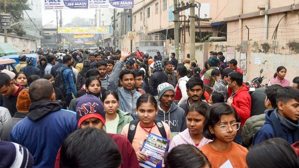 জয়েন্ট এন্ট্রান্স পরীক্ষার দিন বদলাল, কৃতিত্ব নিয়ে মমতা ও সুকান্তর চাপানউতোর