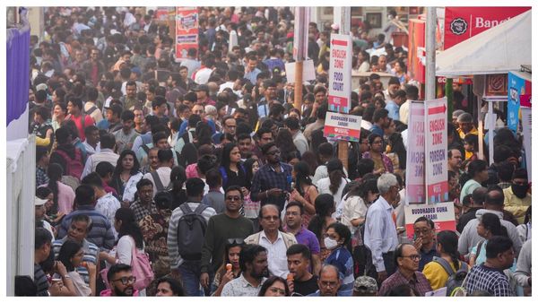 চার দিনে বইমেলার ভিড় ১৪ লাখ! রেকর্ডের ইঙ্গিত কলকাতায়