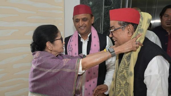 বিজেপির শোচনীয় পরাজয়ে ফের মুখ্যমন্ত্রী হবেন মমতাই, নবান্নে বৈঠকের পর বললেন অখিলেশ