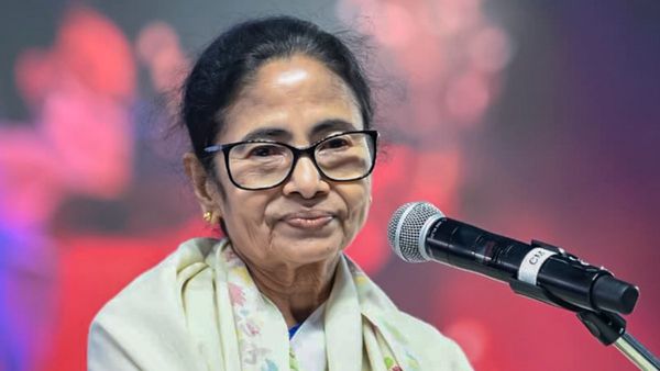 এসআইআর নিয়ে নির্বাচন কমিশনে পঞ্চম চিঠি মমতার, কোন সমস্যাগুলির দ্রুত সমাধান চাইছেন?