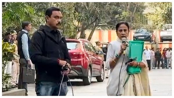 মমতা বনাম ইডি, কীভাবে সংঘাতের রাজনীতি কলকাতার রাস্তায় বিস্ফোরিত হল? জানুন