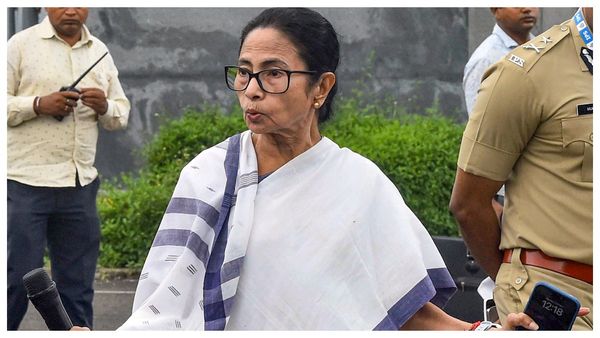 নেতাজির জন্মজয়ন্তীতে মমতার বাণী, ইতিহাসের সম্মান, গণতন্ত্রের প্রশ্ন ও ‘শুনানি' বিতর্কে কটাক্ষ