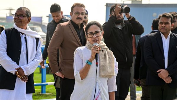 কমিশনের বিরুদ্ধে সুপ্রিম কোর্টে গেল তৃণমূল, এসআইআর নিয়ে চাঞ্চল্যকর দাবি মমতার