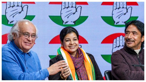 ভোটের মুখে তৃণমূলে বড় ধাক্কা, রাজ্যসভার সাংসদ মৌসম নুর ফিরলেন কংগ্রেসে