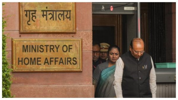 আইজি হতে গেলে কেন্দ্রেই কাটাতে হবে দু'বছর, আইপিএস অফিসারদের জন্য নতুন শর্ত জারি স্বরাষ্ট্র মন্ত্রকের