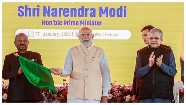 মালদায় মোদীর হুঙ্কার, ‘পাল্টানো দরকার, চাই বিজেপি সরকার' বন্দে ভারত উদ্বোধনেই শুরু ২০২৬ এর নির্বাচন যুদ্ধ