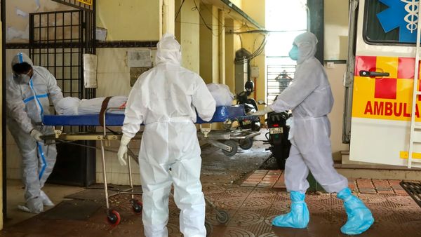 রাজ্যে দুই নার্স নিপা ভাইরাসে আক্রান্ত বলে সন্দেহ, রাখা হয়েছে ভেন্টিলেটর সাপোর্টে আইসোলেশন ওয়ার্ডে