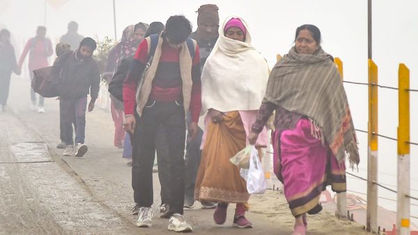 কনকনে ঠান্ডায় কাঁপছে গোটা বাংলা! শিলিগুড়িকে ছাপিয়ে গেল দমদম, কোথায় কত নেমেছে পারদ? জানুন বিস্তারিত