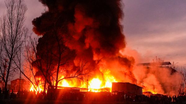 মোদীর সভার আগেই সিঙ্গুরে আতঙ্ক! হেলিপ্যাড গ্রাউন্ডের পাশের জমিতে আগুন, ঘটনা ঘিরে শুরু হয়েছে রাজনৈতিক তরজা