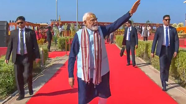 পথে জনসমুদ্র, ১০৮টি ঘোড়া! সোমনাথে 'শৌর্য যাত্রা'য় অংশ নিলেন প্রধানমন্ত্রী মোদী, দেখুন ভিডিও