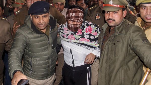 ভয়ঙ্কর! ৫০ নম্বর পর্যন্ত সংখ্যা লিখতে না পারার জন্য মেয়েকে হত্যা করল বাবা, গ্রেফতার অভিযুক্ত