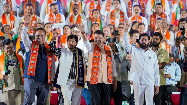 মুম্বই পুর নির্বাচনে বিজেপি নেতৃত্বাধীন জোটই মসনদে, অনেক পিছিয়ে ঠাকরে সহ কংগ্রেস জোট