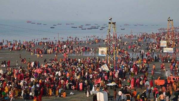 মকর সংক্রান্তিতে গঙ্গাসাগরে পুণ্যস্নানের ঢল, কপিল মুনির আশ্রমেও ভিড়, কেন এই দিনটি শুভ বলে মনে করা হয়? জানুন