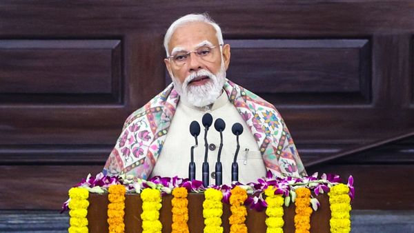 ভোটের মুখে সিঙ্গুরে মোদীর সফর! 'নাগরিকত্ব হরণ সভা', বিতর্কিত পোস্টার ঘিরে তুঙ্গে রাজনৈতিক তরজা