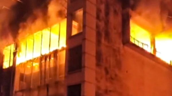 আনন্দপুরের পর এবার মল্লিকবাজার! কলকাতায় ফের ভয়াবহ অগ্নিকাণ্ড, ধোঁয়ায় ভরে গেল এলাকা